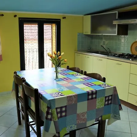 Salinas Apartment *